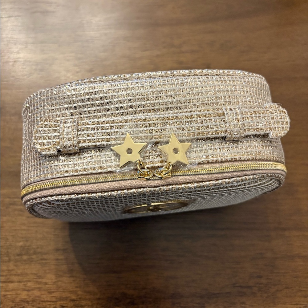 Elegant Gold Dior cosmetic case. - Picture 2 of 4